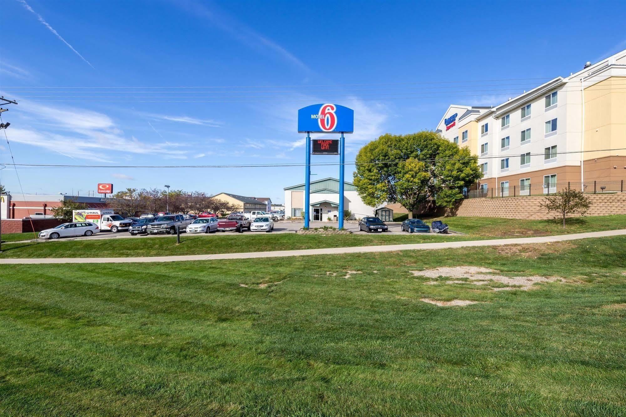 Motel 6-Cedar Rapids, Ia - Airport المظهر الخارجي الصورة